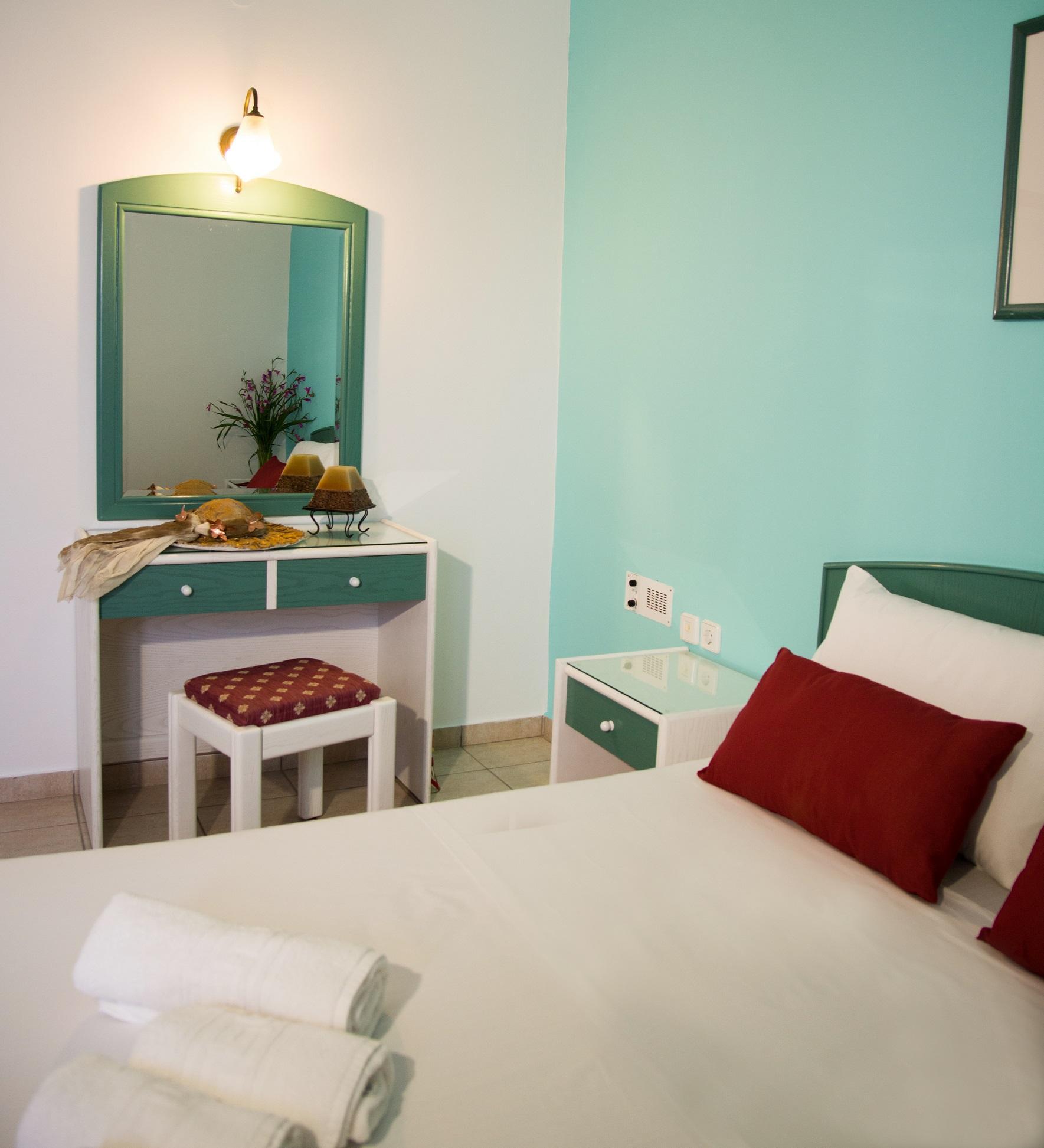 Theoni Apartments Малиа Экстерьер фото
