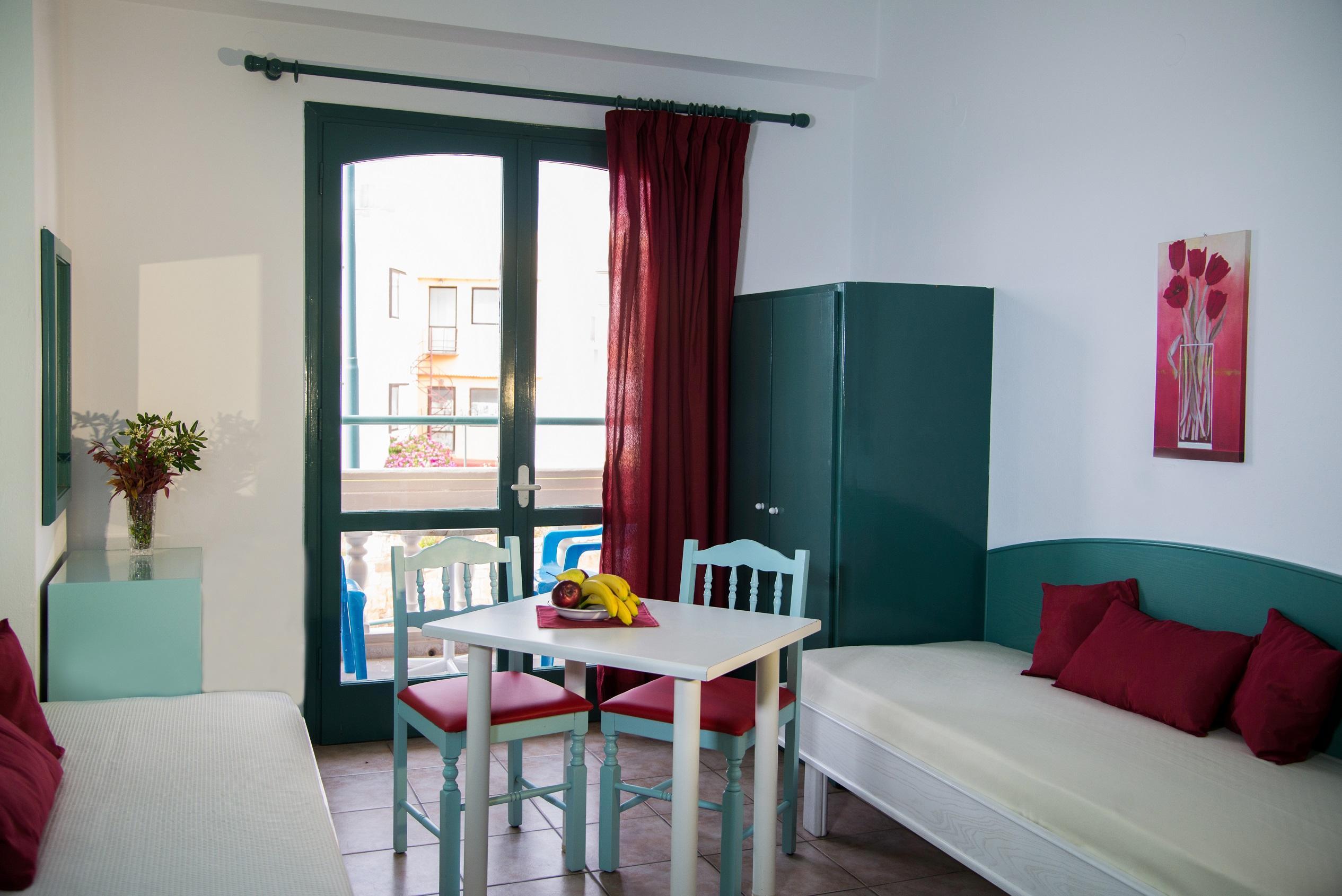 Theoni Apartments Малиа Экстерьер фото