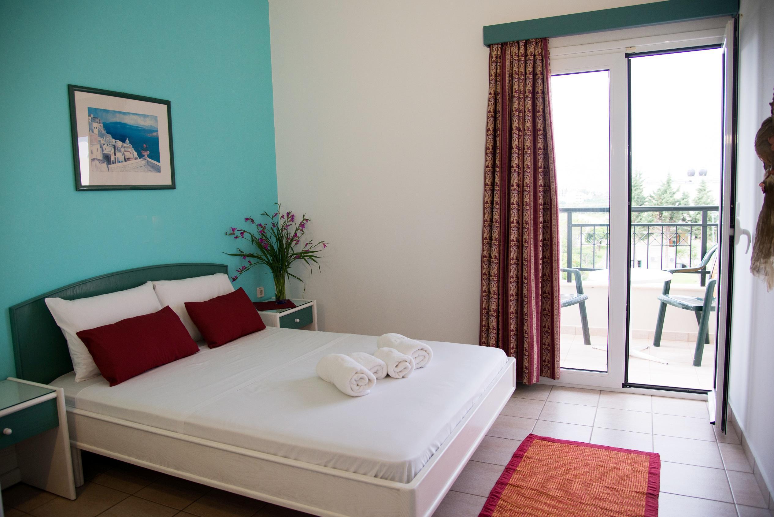 Theoni Apartments Малиа Экстерьер фото