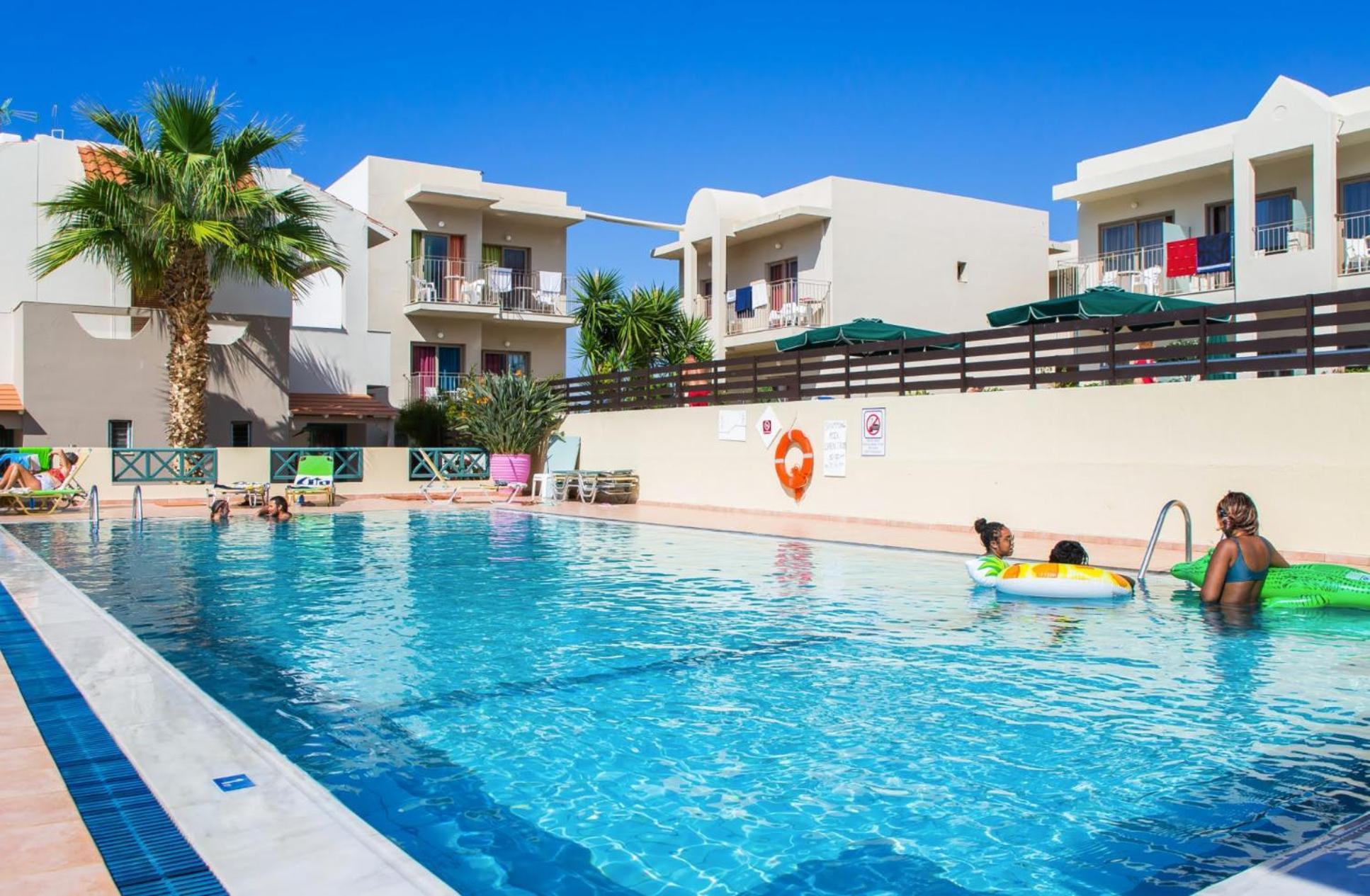 Theoni Apartments Малиа Экстерьер фото