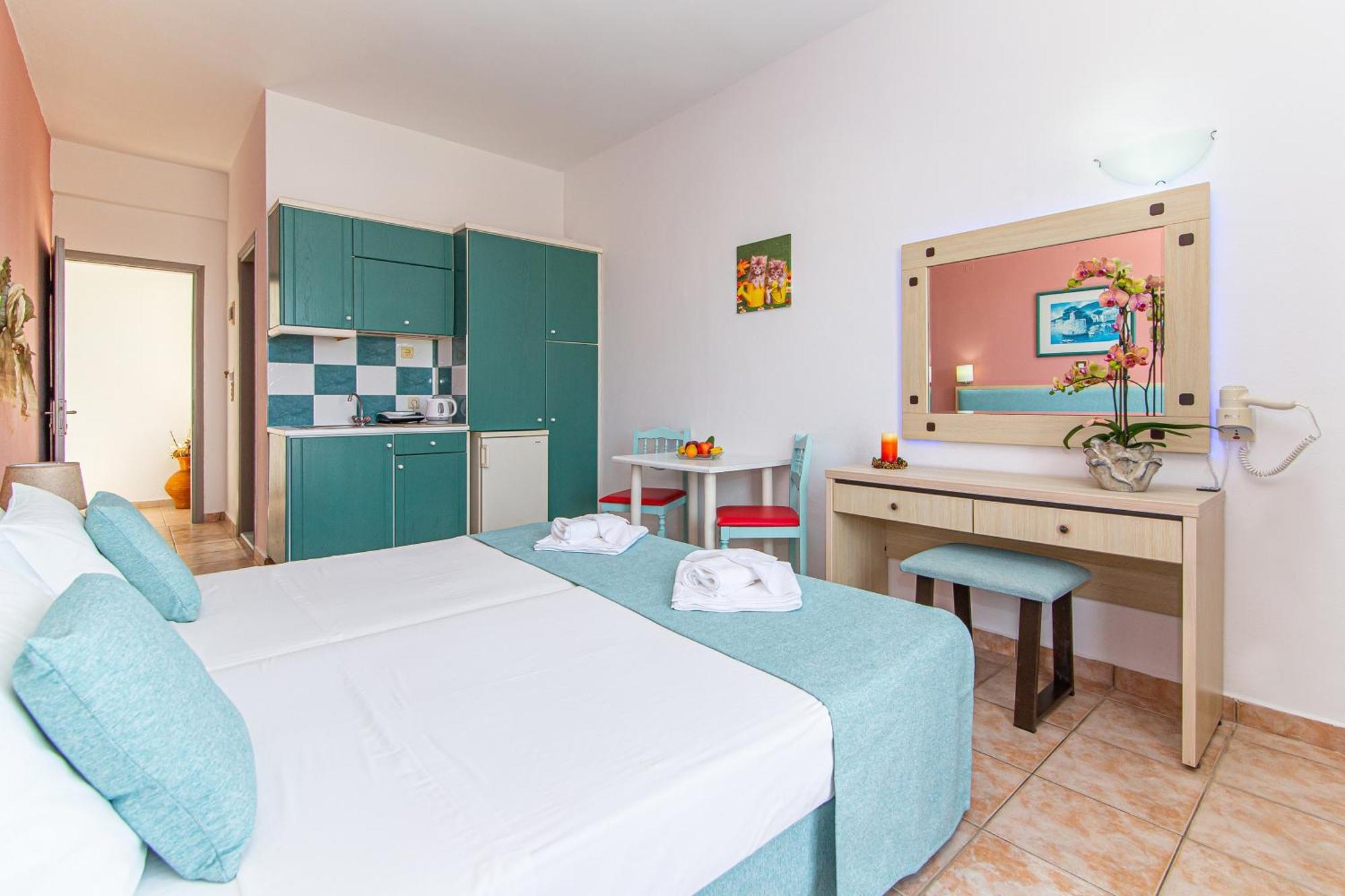 Theoni Apartments Малиа Экстерьер фото