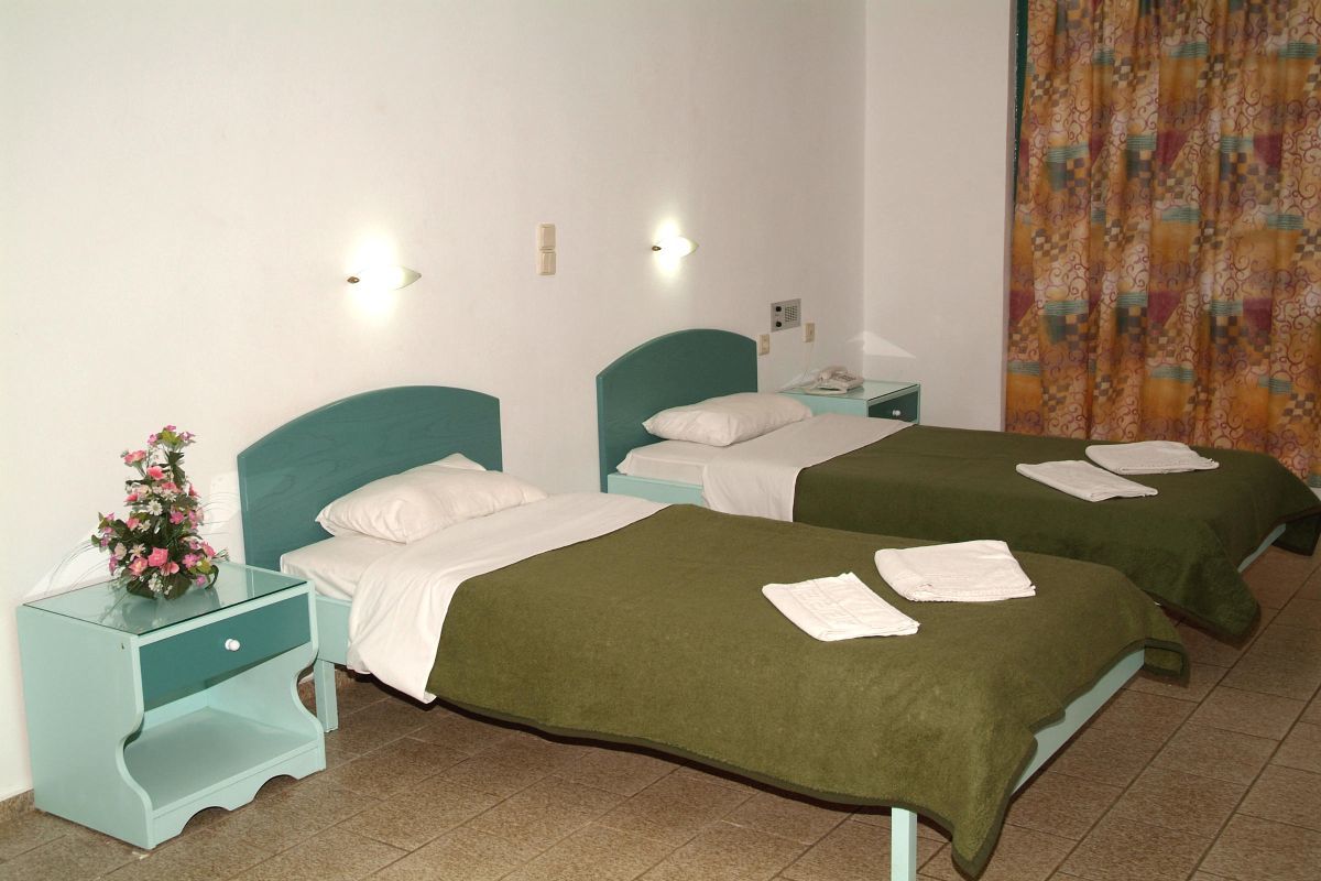 Theoni Apartments Малиа Экстерьер фото