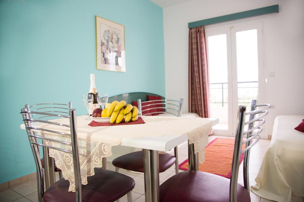 Theoni Apartments Малиа Экстерьер фото